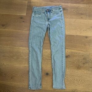 Light Wash Skinny Jeans (25)
